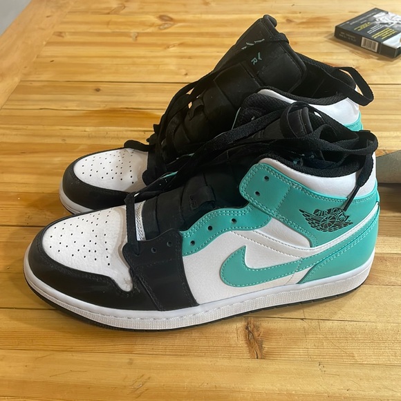 Air Jordan’s - Picture 1 of 4